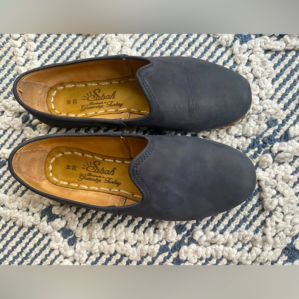 Beautiful pair of women’s Sabah’s size 39 fits like an 8 small water stain.